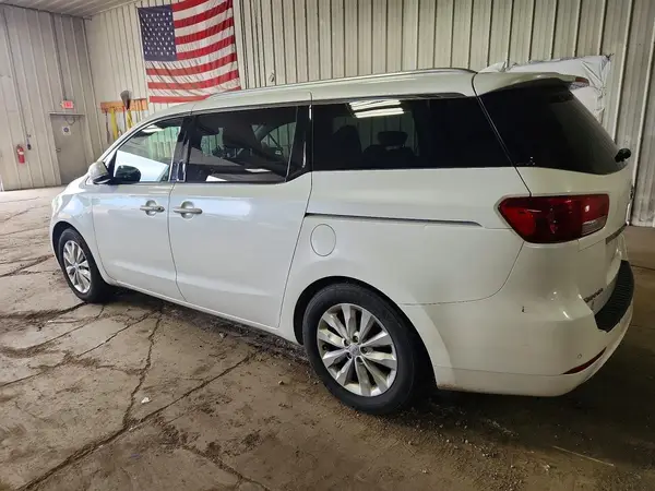 KNDMC5C11G6112579 2016 KIA SEDONA - Image 2