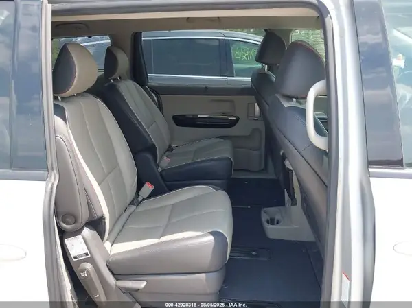 KNDMC5C11G6112825 2016 KIA SEDONA - Image 8