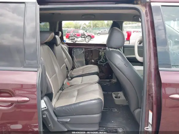 KNDMC5C11G6116647 2016 KIA SEDONA - Image 8