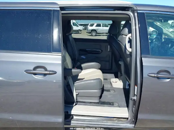 KNDMC5C11G6130810 2016 KIA SEDONA - Image 8