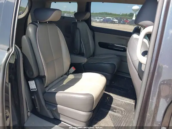 KNDMC5C11G6138342 2016 KIA SEDONA - Image 8