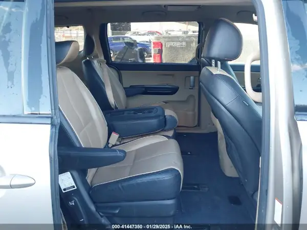 KNDMC5C11G6159210 2016 KIA SEDONA - Image 8