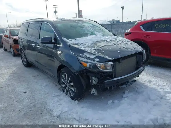 KNDMC5C11H6247112 2017 KIA SEDONA - Image 1