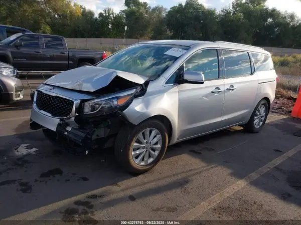 KNDMC5C11H6255436 2017 KIA SEDONA - Image 2