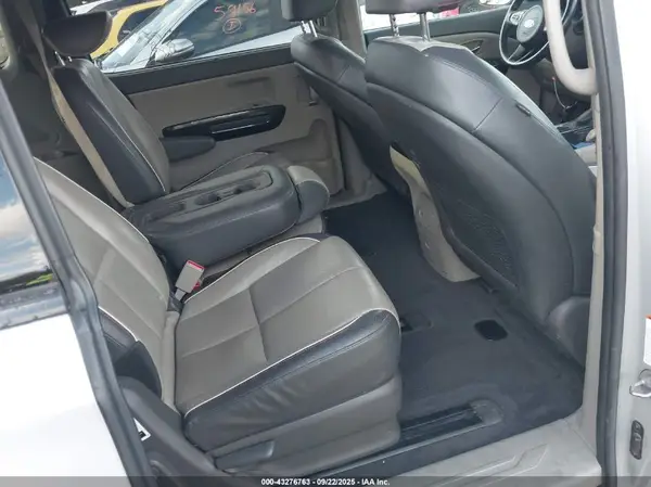 KNDMC5C11H6255436 2017 KIA SEDONA - Image 8