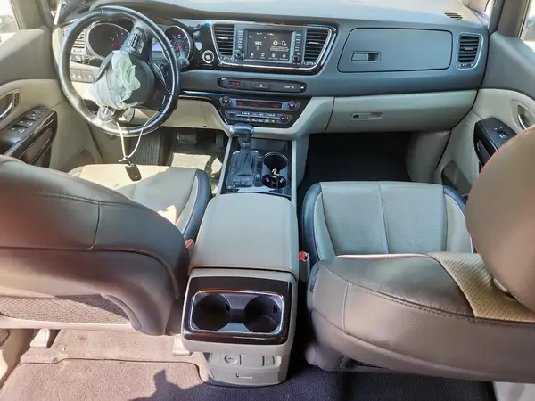 KNDMC5C11H6255680 2017 KIA SEDONA - Image 8