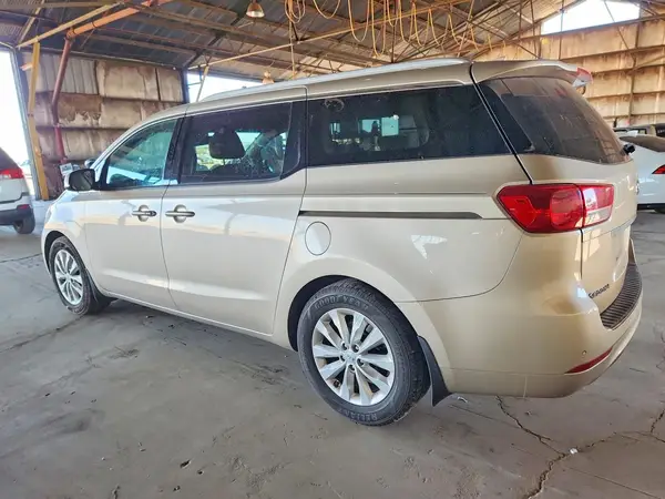 KNDMC5C11H6256375 2017 KIA SEDONA - Image 2
