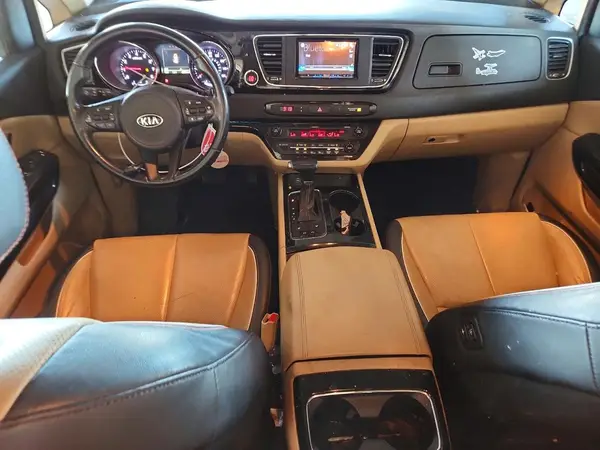 KNDMC5C11H6256375 2017 KIA SEDONA - Image 8