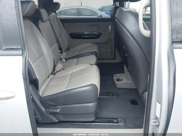 KNDMC5C11H6256571 2017 KIA SEDONA - Image 8