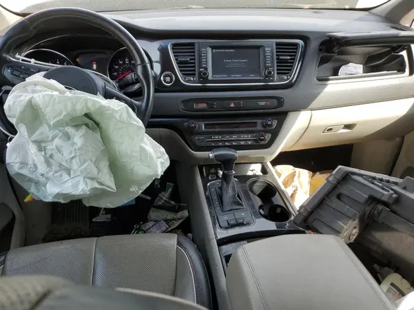 KNDMC5C11H6257221 2017 KIA SEDONA - Image 8