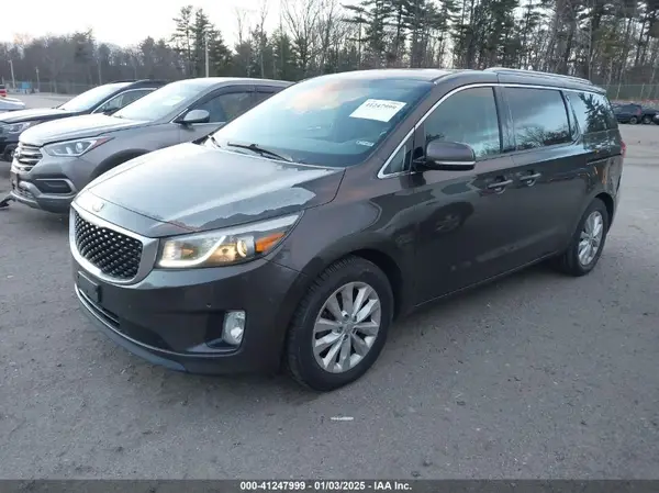 KNDMC5C11H6257235 2017 KIA SEDONA - Image 2