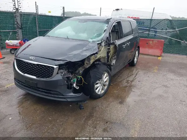 KNDMC5C11H6263620 2017 KIA SEDONA - Image 2