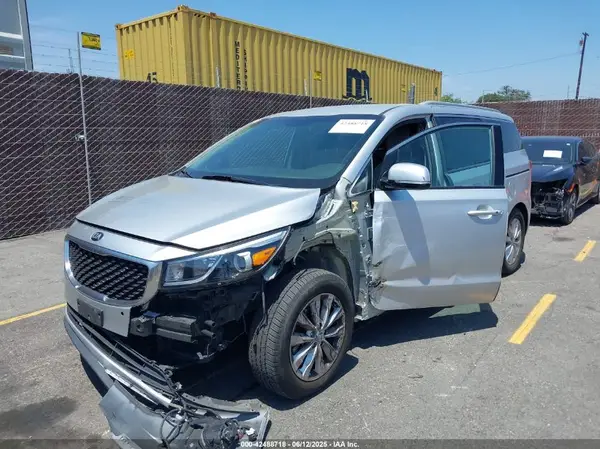 KNDMC5C11H6264136 2017 KIA SEDONA - Image 2