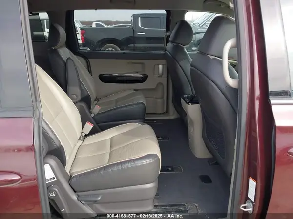 KNDMC5C11H6278098 2017 KIA SEDONA - Image 8