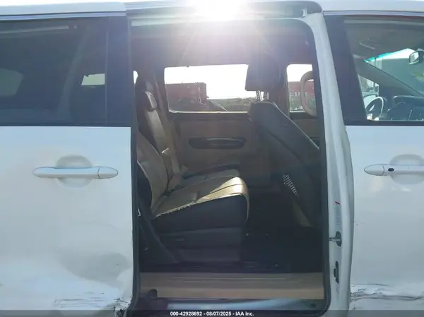 KNDMC5C11H6283088 2017 KIA SEDONA - Image 8