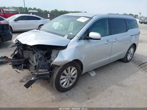 KNDMC5C11H6292535 2017 KIA SEDONA - Image 2