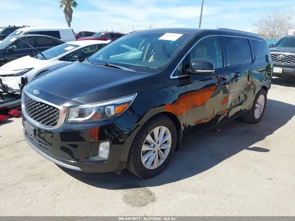 KNDMC5C11J6365702 2018 KIA SEDONA - Image 2