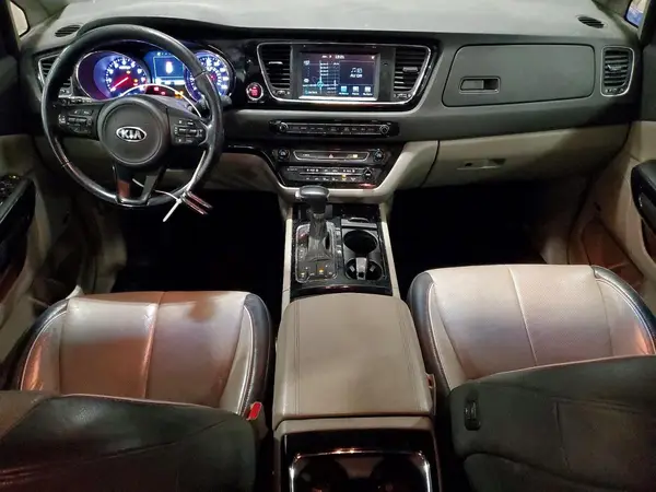 KNDMC5C11J6372259 2018 KIA SEDONA - Image 8