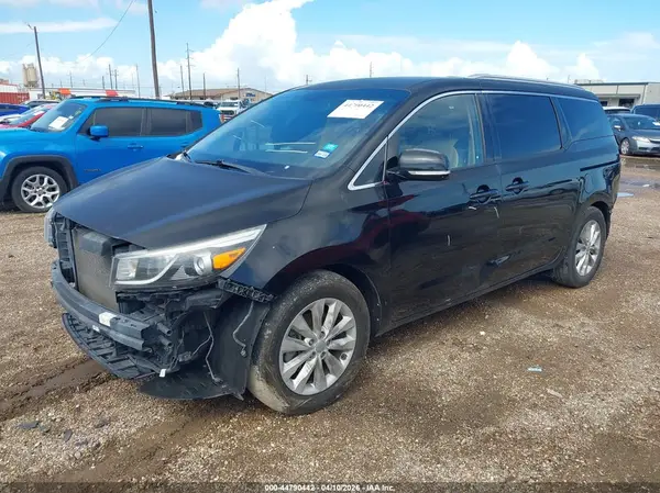 KNDMC5C11J6376196 2018 KIA SEDONA - Image 2