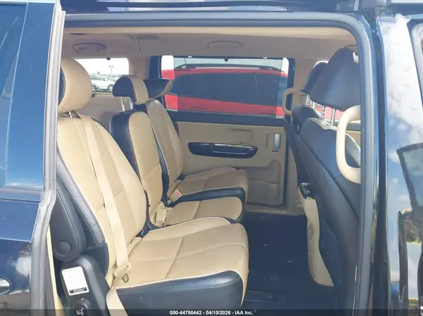 KNDMC5C11J6376196 2018 KIA SEDONA - Image 8