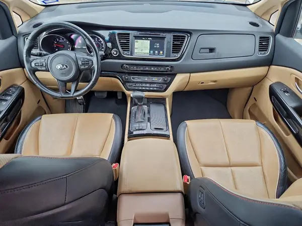 KNDMC5C11J6377302 2018 KIA SEDONA - Image 8