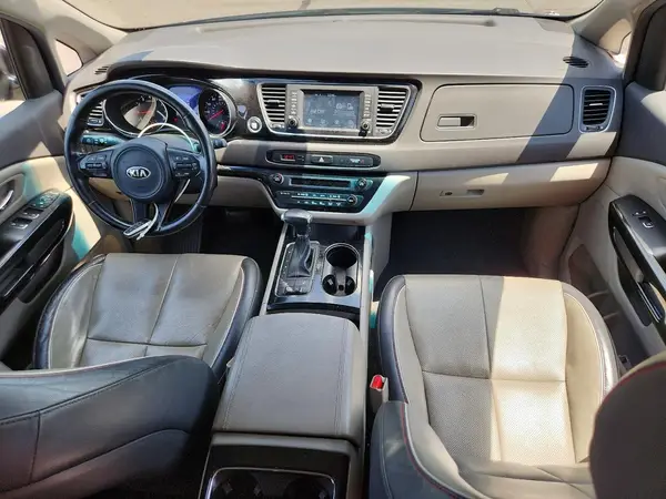 KNDMC5C11J6386825 2018 KIA SEDONA - Image 8