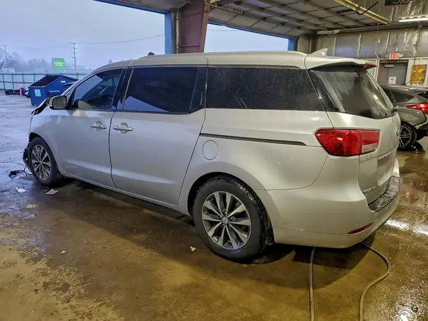 KNDMC5C11J6387828 2018 KIA SEDONA - Image 2