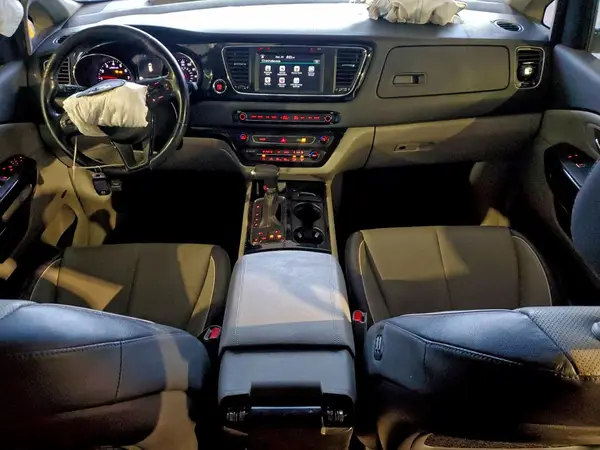 KNDMC5C11J6387828 2018 KIA SEDONA - Image 8