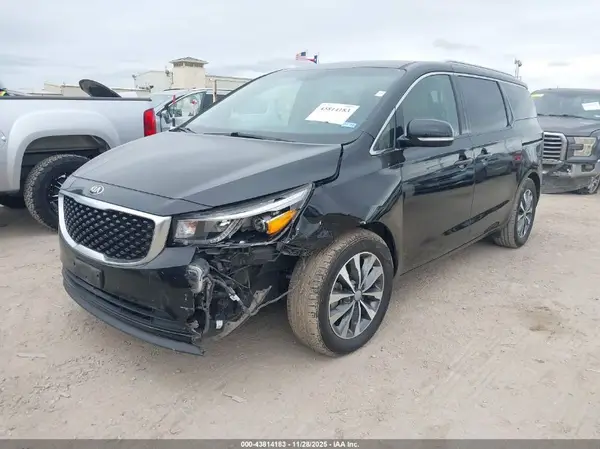 KNDMC5C11J6389921 2018 KIA SEDONA - Image 2