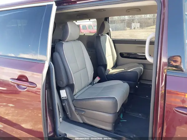 KNDMC5C11J6400884 2018 KIA SEDONA - Image 8