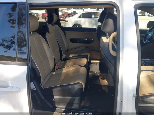 KNDMC5C12G6117046 2016 KIA SEDONA - Image 8