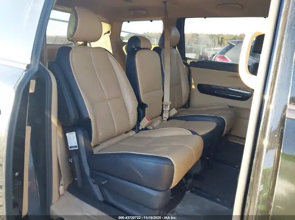 KNDMC5C12G6148040 2016 KIA SEDONA - Image 8