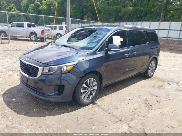 KNDMC5C12G6154565 2016 KIA SEDONA - Image 2