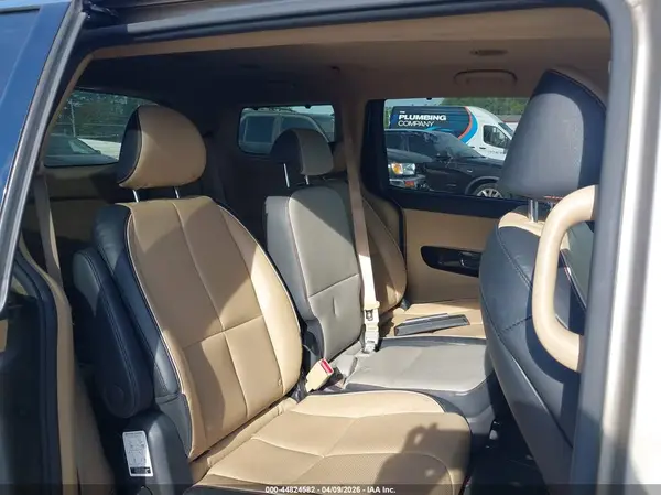 KNDMC5C12H6253095 2017 KIA SEDONA - Image 8