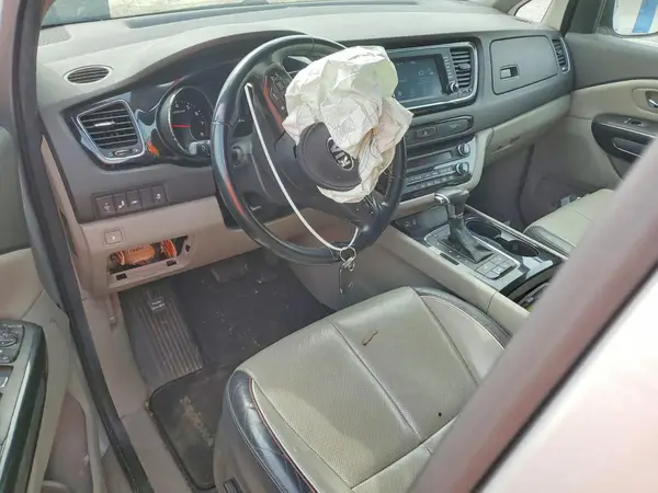 KNDMC5C12H6259947 2017 KIA SEDONA - Image 8