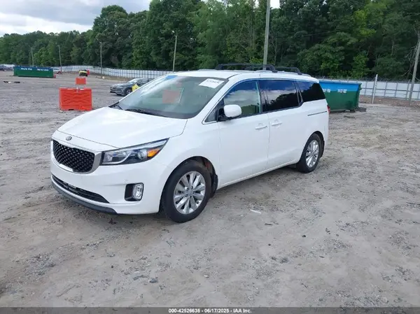 KNDMC5C12H6260886 2017 KIA SEDONA - Image 2