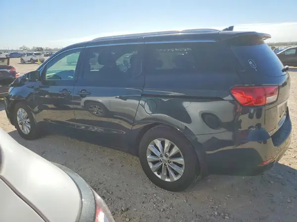 KNDMC5C12H6263481 2017 KIA SEDONA - Image 2