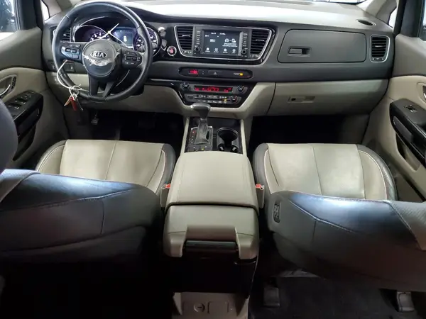KNDMC5C12H6277347 2017 KIA SEDONA - Image 8