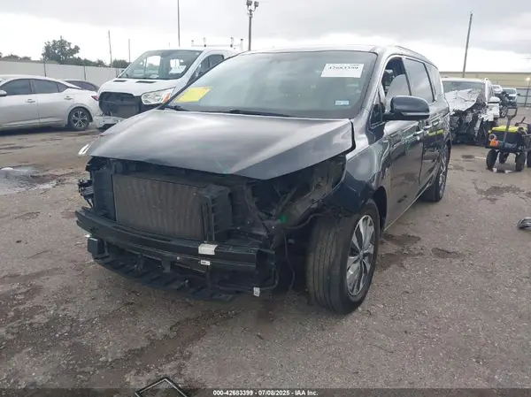 KNDMC5C12H6305339 2017 KIA SEDONA - Image 2