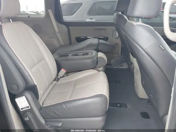 KNDMC5C12H6305339 2017 KIA SEDONA - Image 8