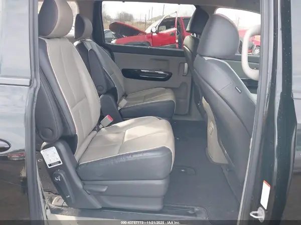 KNDMC5C12H6324375 2017 KIA SEDONA - Image 8