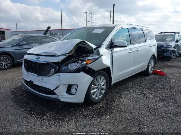 KNDMC5C12H6336896 2017 KIA SEDONA - Image 2