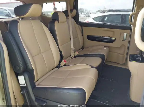 KNDMC5C12H6336896 2017 KIA SEDONA - Image 8