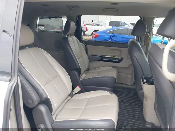 KNDMC5C12H6337871 2017 KIA SEDONA - Image 8
