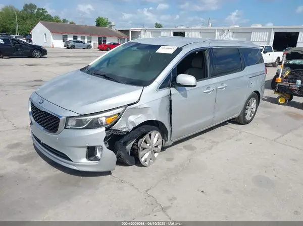 KNDMC5C12J6345930 2018 KIA SEDONA - Image 2