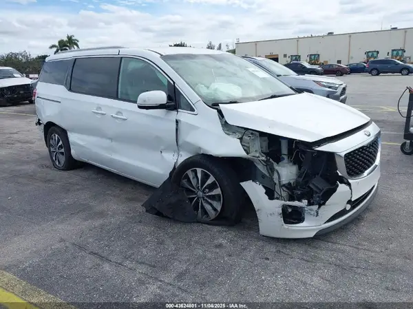 KNDMC5C12J6349363 2018 KIA SEDONA - Image 1