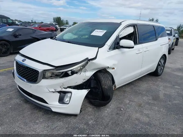 KNDMC5C12J6349363 2018 KIA SEDONA - Image 2