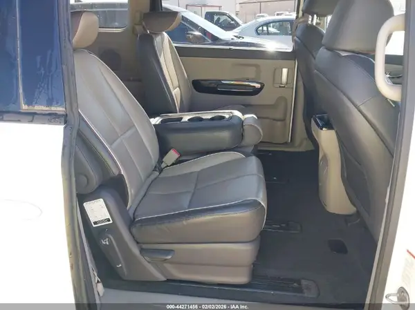 KNDMC5C12J6350772 2018 KIA SEDONA - Image 8