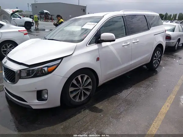 KNDMC5C12J6374537 2018 KIA SEDONA - Image 2