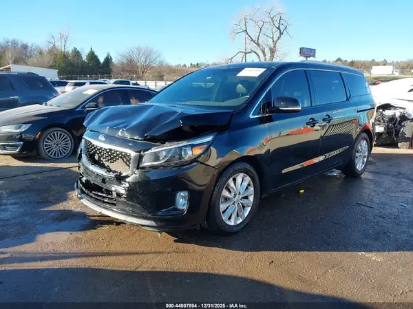 KNDMC5C12J6379091 2018 KIA SEDONA - Image 2